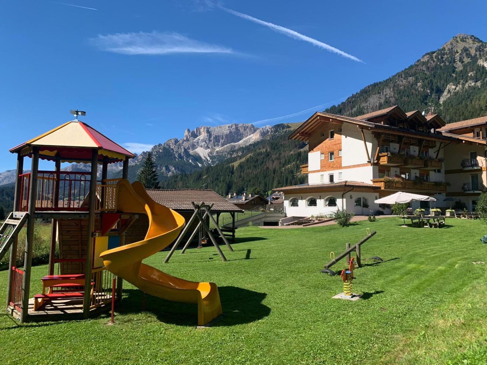 Alpenhotel Panorama カンピテッロ・ディ・ファッサ エクステリア 写真