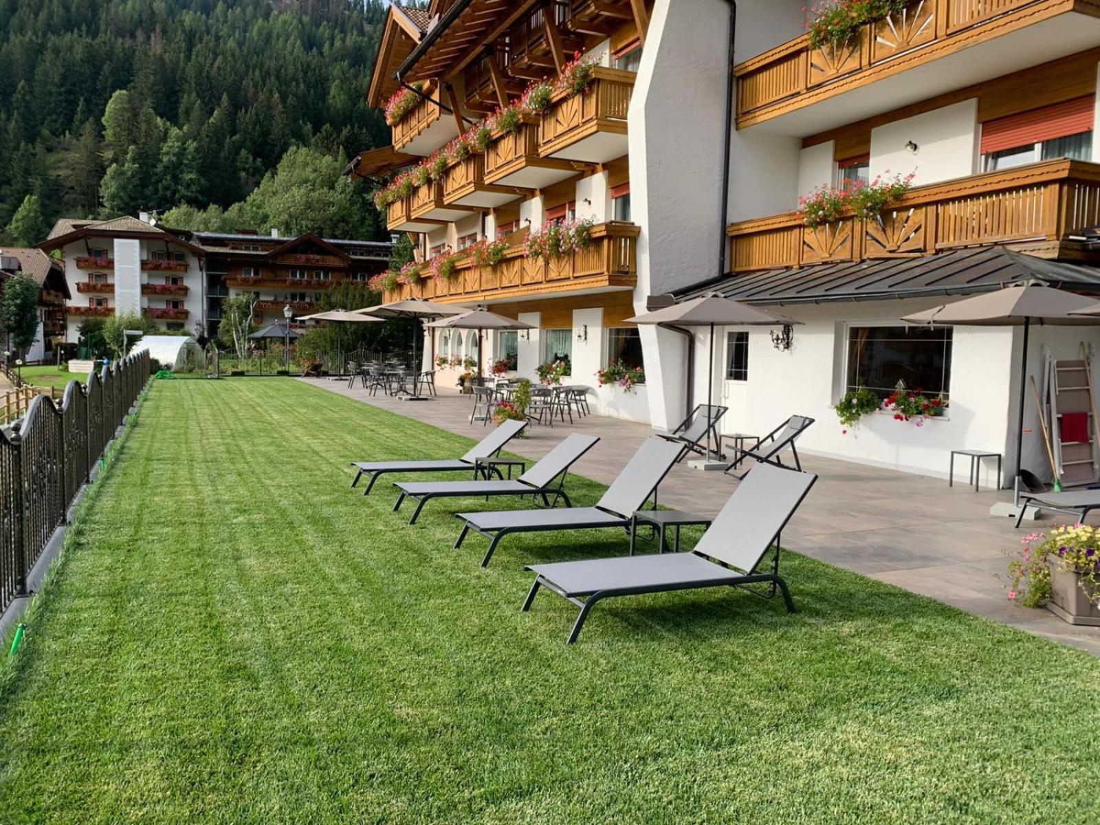 Alpenhotel Panorama カンピテッロ・ディ・ファッサ エクステリア 写真